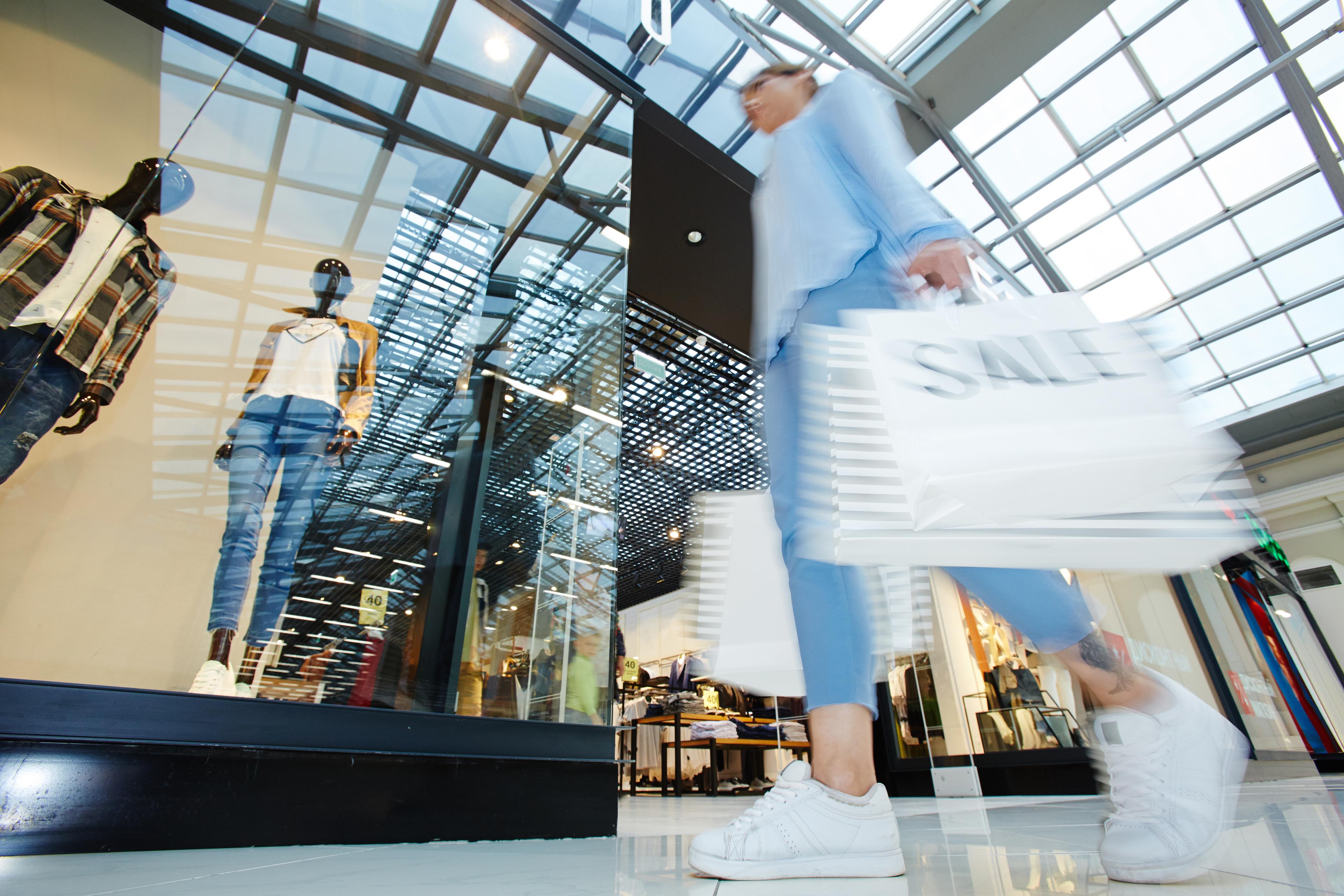 Person holding a sale bag