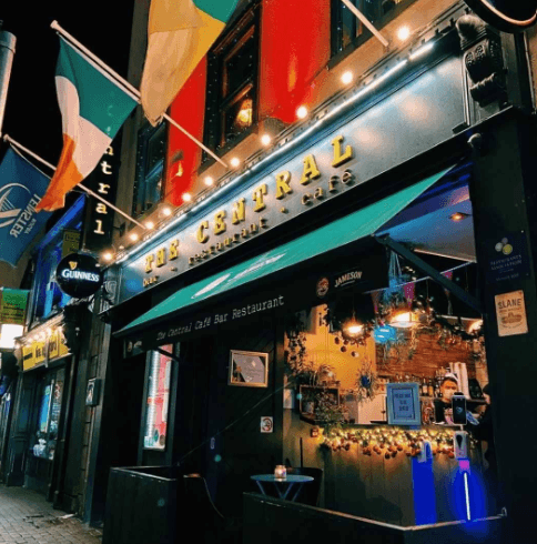 Popular dining establishment serves up success by solving their payment challenges.